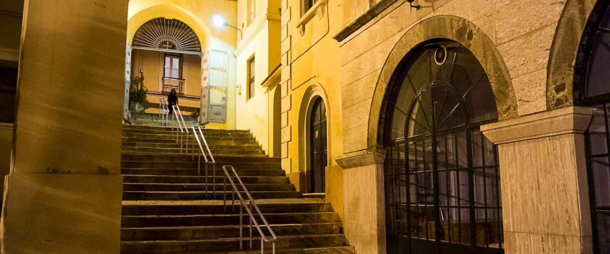 Ο Αη Γιάννης - Saint John's stairs, yard and church