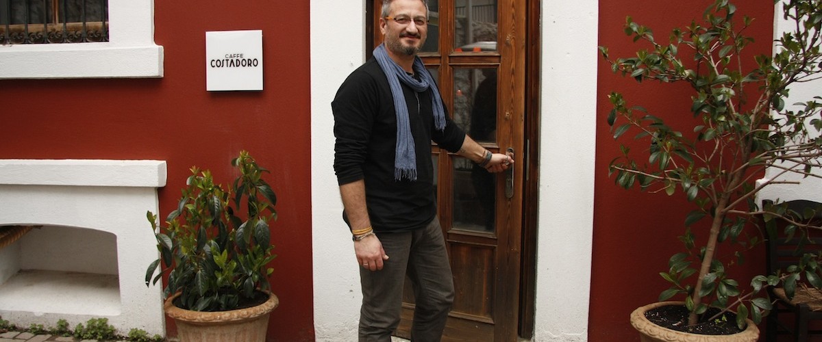 Ο Γιώργος θα σας καλοδεχτεί - Giorgos is the owner