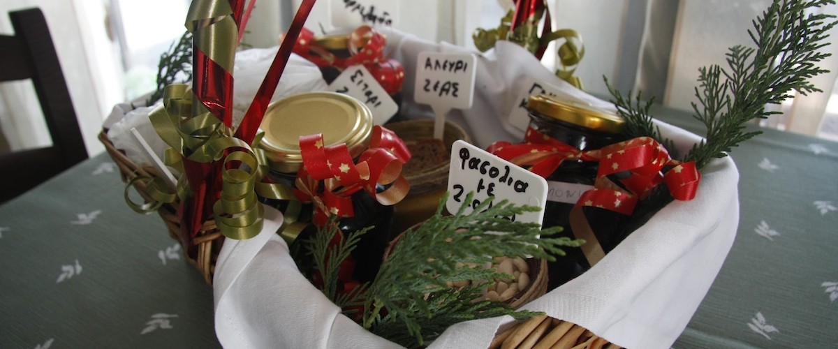 Τοπικά προιόντα ζέας και φασόλια - Local products you can find in the guesthouse.