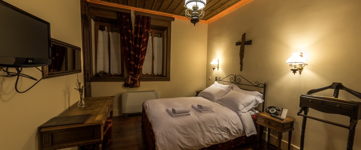 Η Λαμπετία νύμφη, το δωμάτιό μας - Lampetia Nymfes was our room.