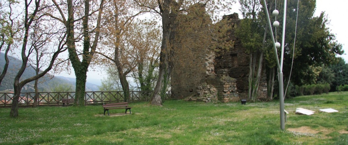 Μια από τις πλευρές του πάρκου - Views of the park
