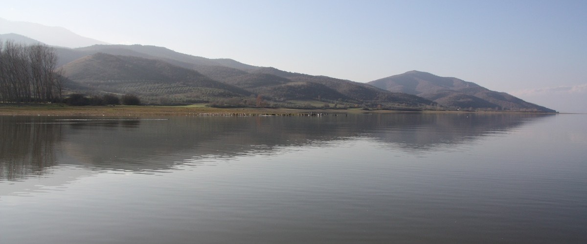 Πανέμορφες αντανακλάσεις - Great reflections on the water.